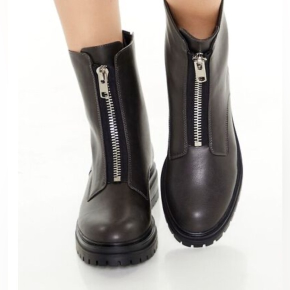 Forever 21 Women’s Zippered Lug-Sole Booties Black 8 - Picture 4 of 11